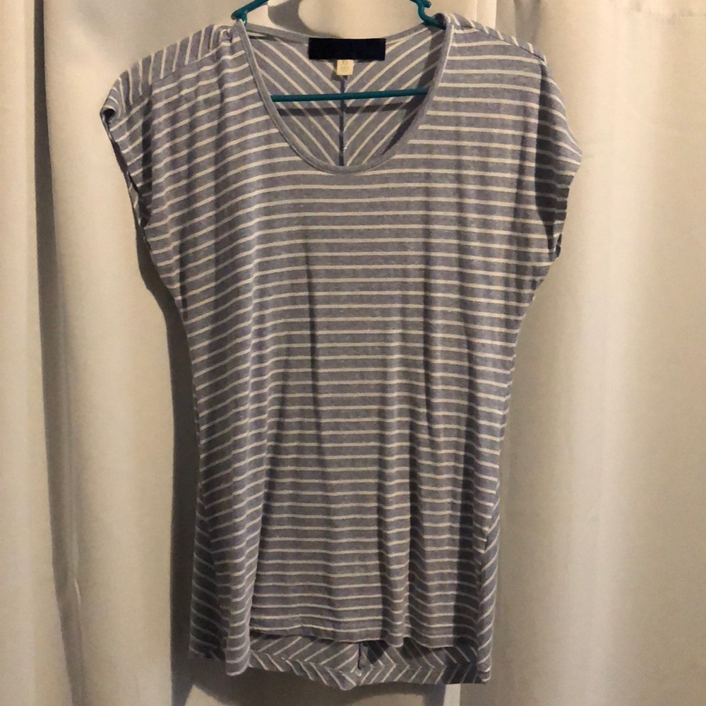 Francesca’s XS t shirt gathered in the back blue